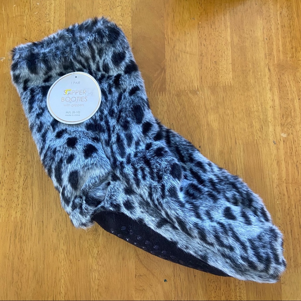 NWT Slippers Bootie with Grippers 8/10 Gray Black